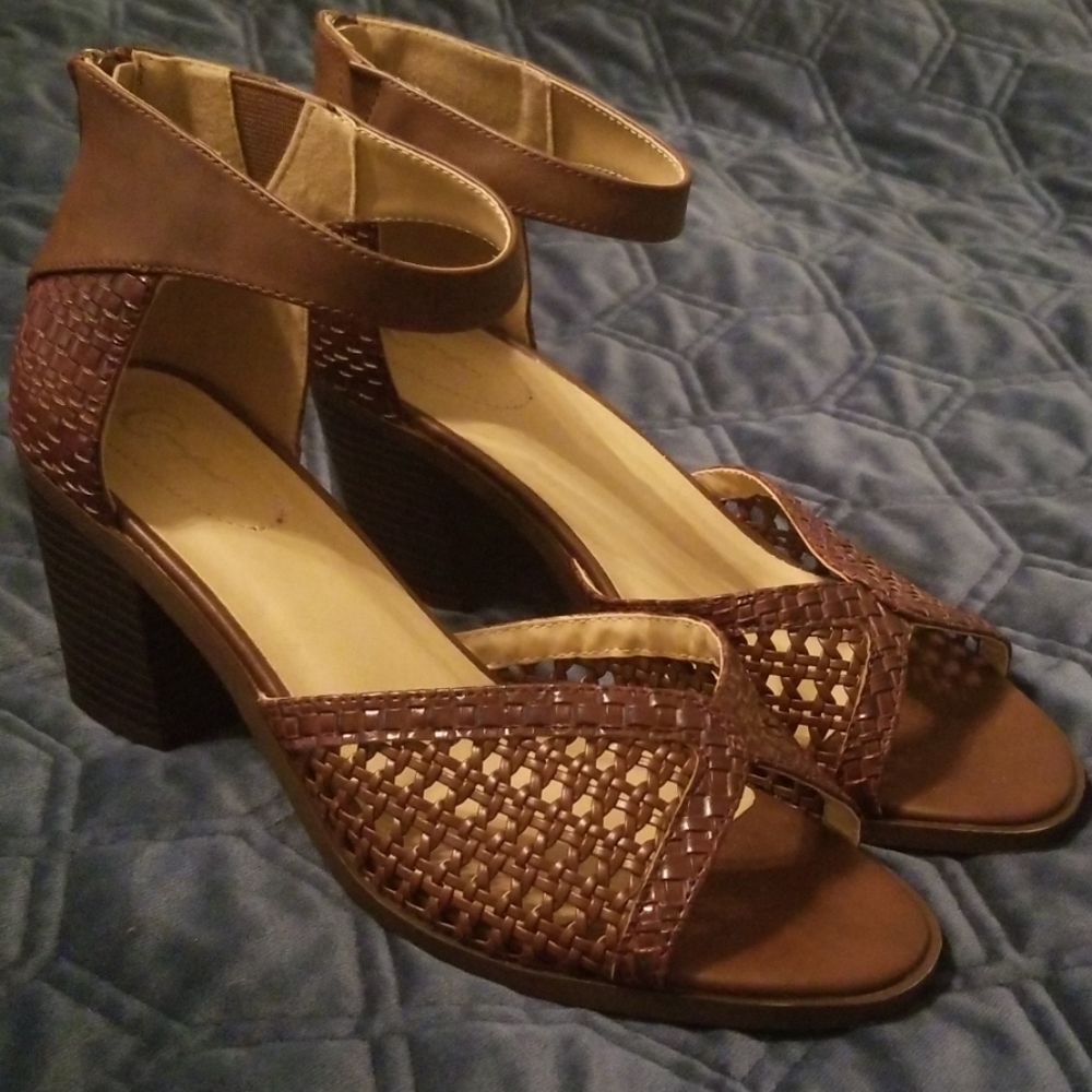 Block heel sandals